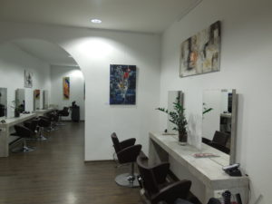 "Weg zur Mitte" und "Bronzezeit" im Friseursalon Hairline Hanau